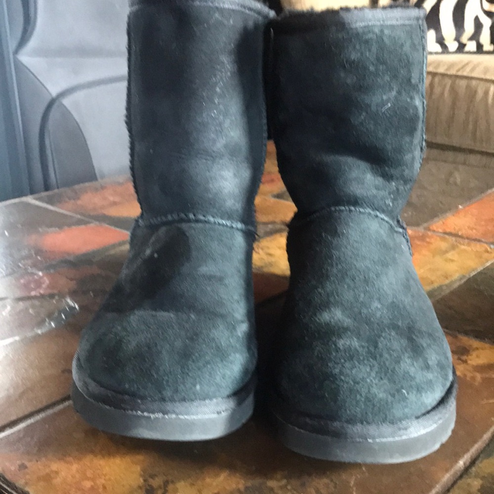 UGG Genuine Shearling Lined Boot